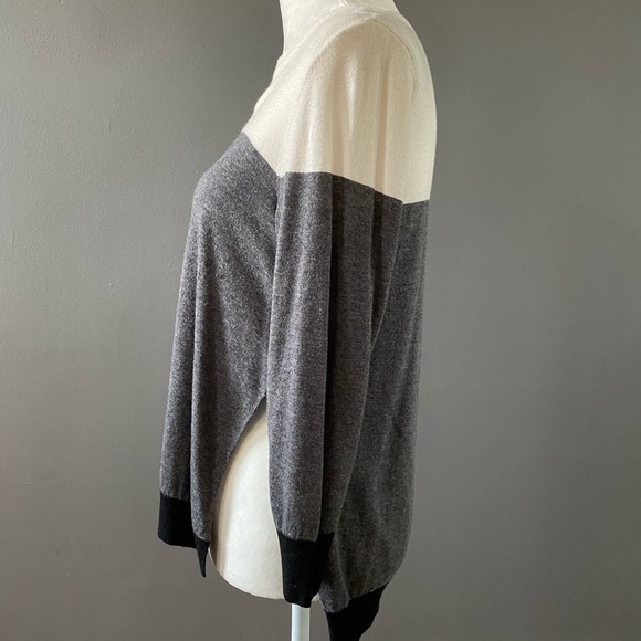 Block colored sweater - Picture 3 of 5